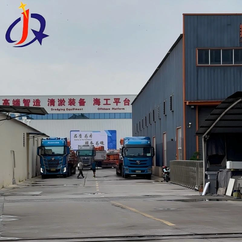 Qingzhou Jinqi Mining Machinery Co, Ltd te konplete avèk siksè chajman yon ekran vibre 300TPH nan Larisi.